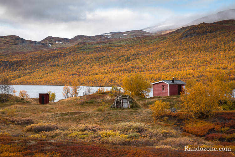 Randonnée au lac Abiskojaure dans le parc d'Abisko