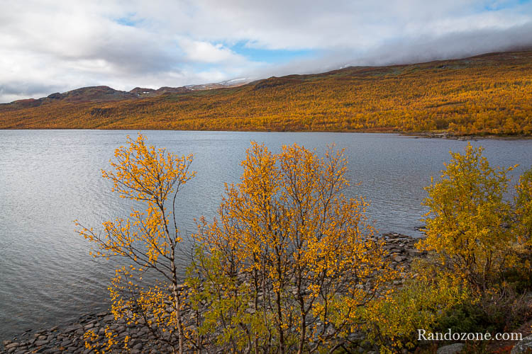 Randonnée au lac Abiskojaure dans le parc d'Abisko